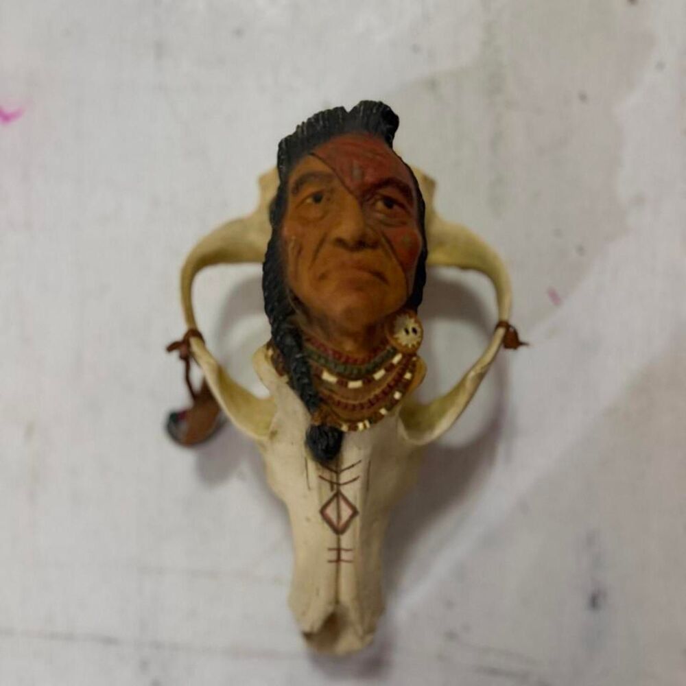 Native Sculptures - Picture 2 of 3